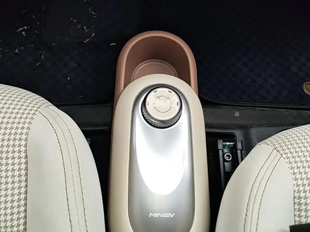 Hongguang MINIEV 2025 Fourth Generation Four-Door Premium Edition — миниатюра 14