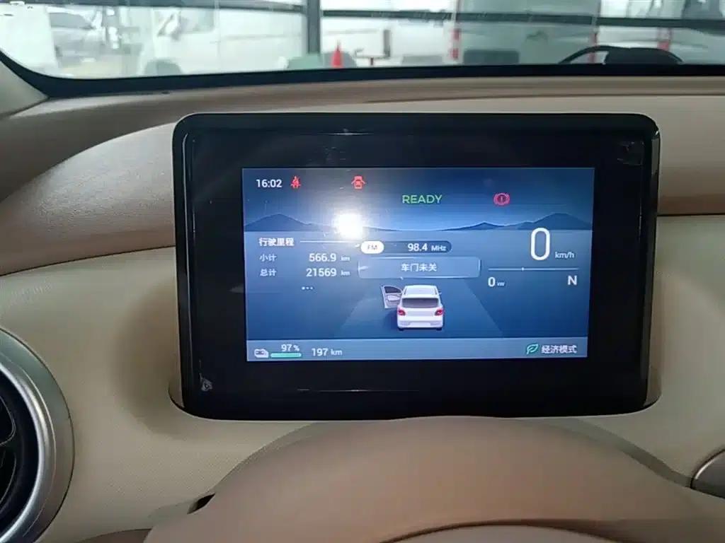Hongguang MINIEV 2025 Fourth Generation Four-Door Advanced Model — миниатюра 12