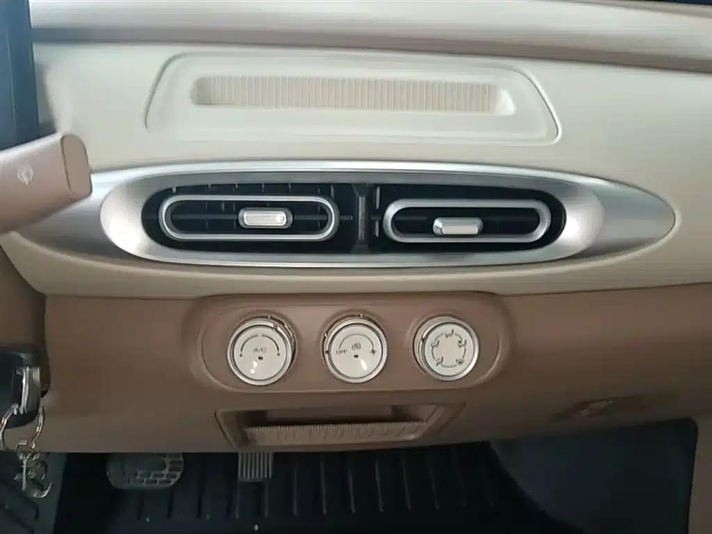 Hongguang MINIEV 2025 Fourth Generation Four-Door Advanced Model — миниатюра 13