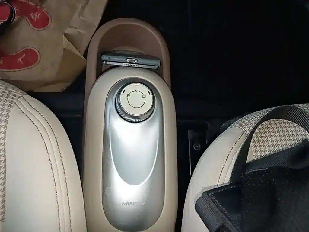Hongguang MINIEV 2025 Fourth Generation Four-Door Advanced Model — миниатюра 14
