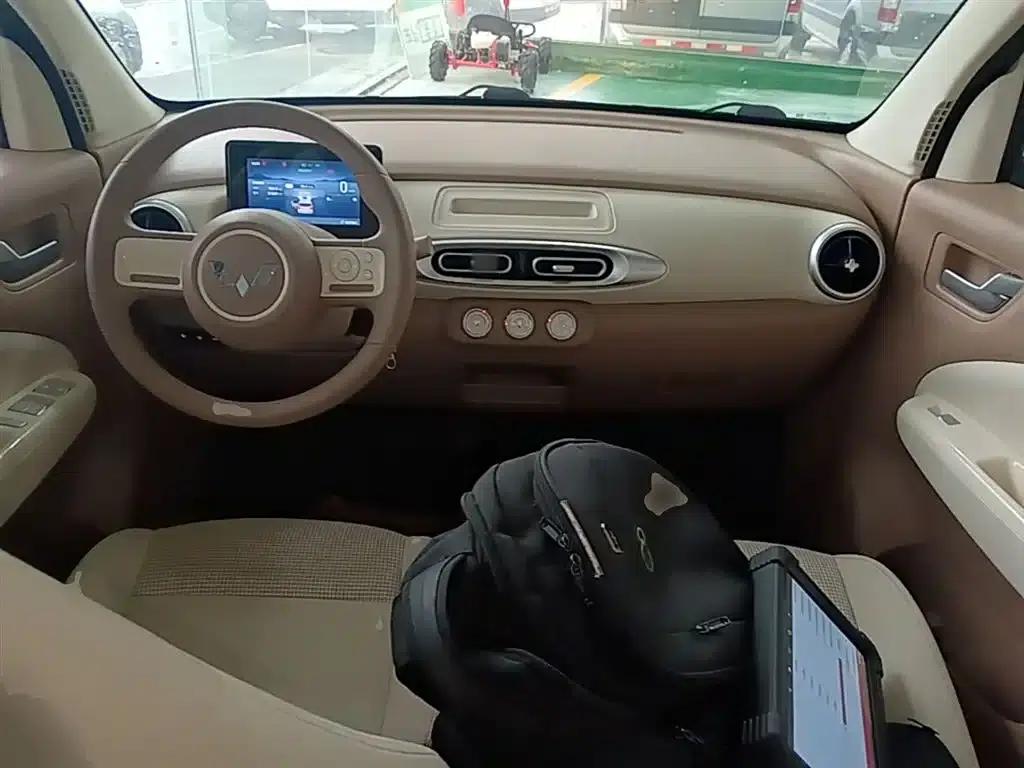 Hongguang MINIEV 2025 Fourth Generation Four-Door Advanced Model — миниатюра 10