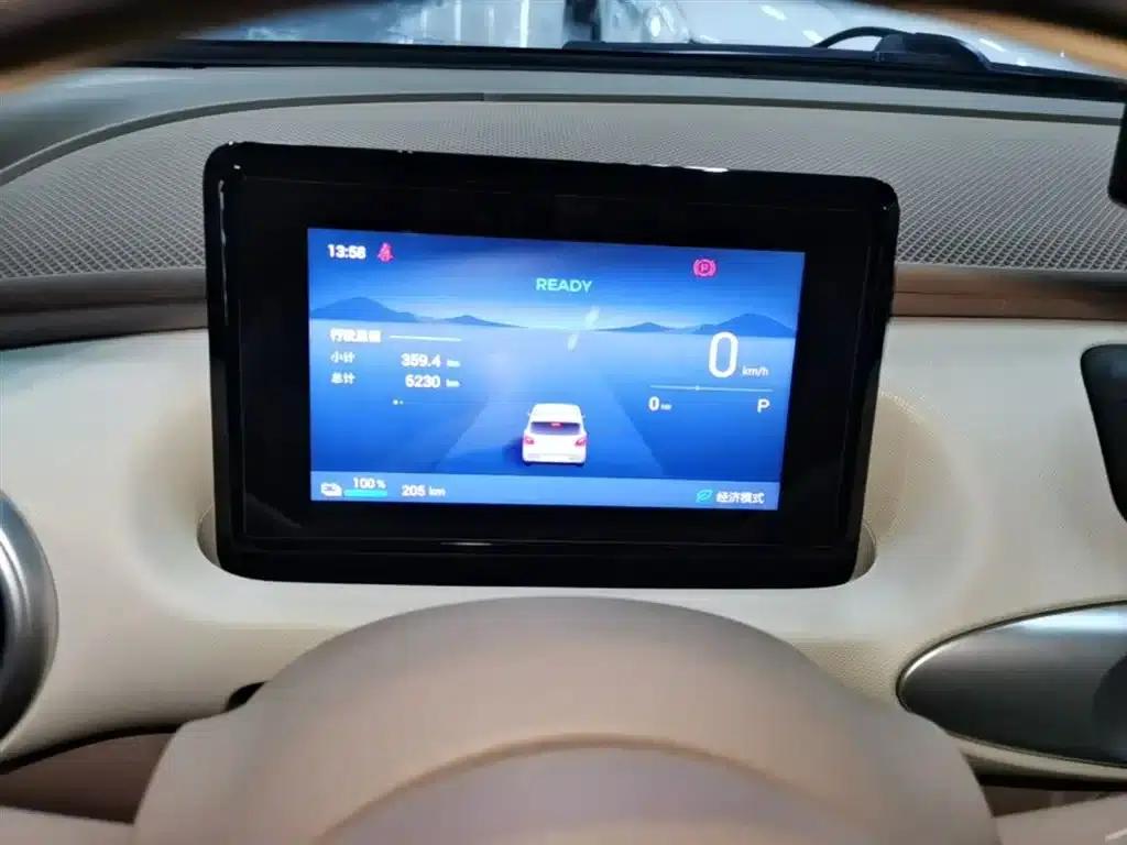 Hongguang MINIEV 2025 Fourth Generation Four-Door Premium+ Edition — миниатюра 12