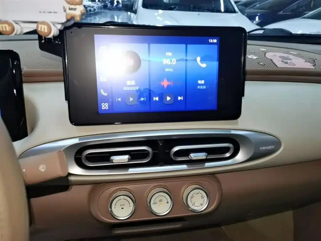 Hongguang MINIEV 2025 Fourth Generation Four-Door Premium+ Edition — миниатюра 13
