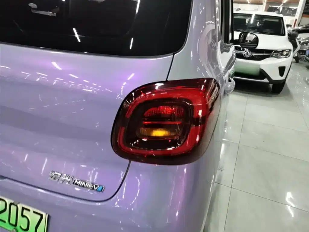 Hongguang MINIEV 2025 Fourth Generation Four-Door Premium+ Edition — миниатюра 8