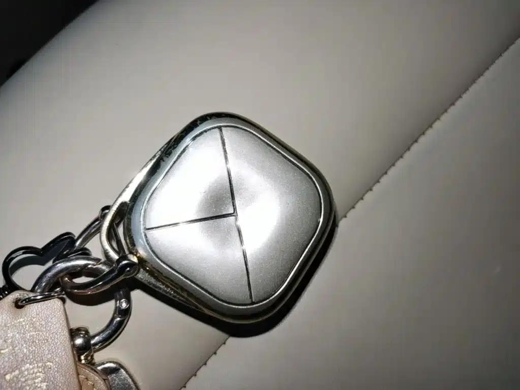 Hongguang MINIEV 2025 Fourth Generation Four-Door Premium+ Edition — миниатюра 9