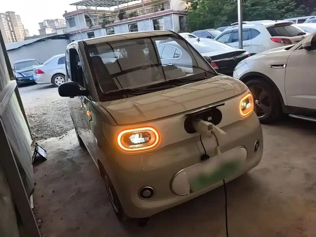 Hongguang MINIEV 2024 Third Generation 215km/h Youth Edition — миниатюра 4