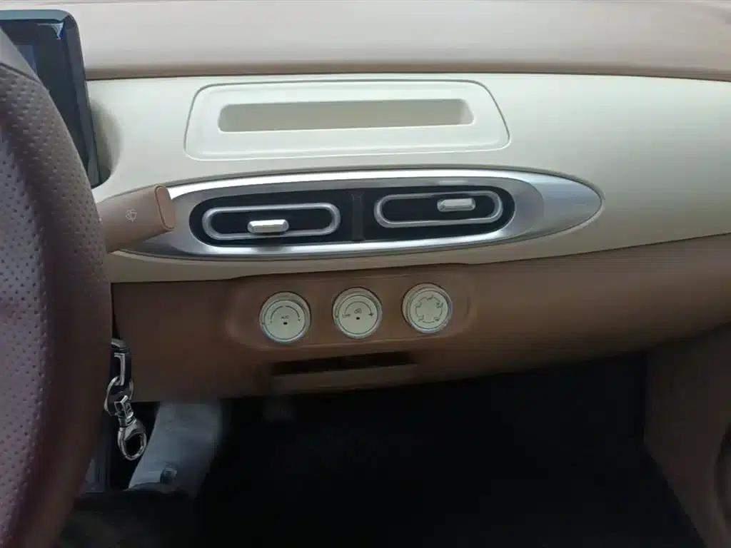 Hongguang MINIEV 2025 Fourth Generation Four-Door Advanced Model — миниатюра 13