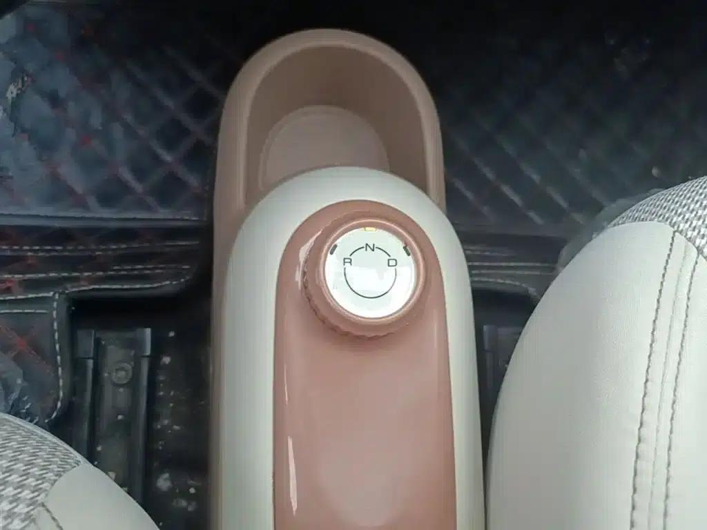 Hongguang MINIEV 2025 Fourth Generation Four-Door Advanced Model — миниатюра 14