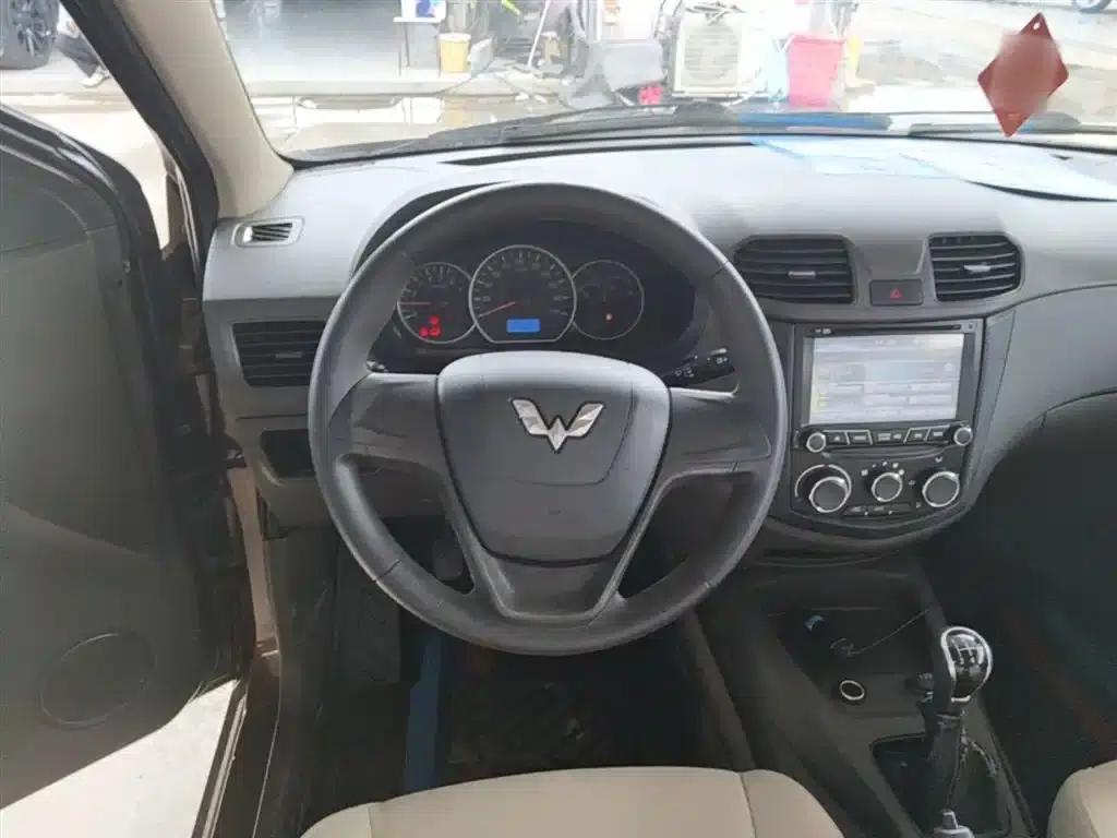 Wuling Hongguang 2014 1.5L S Standard Edition — миниатюра 11