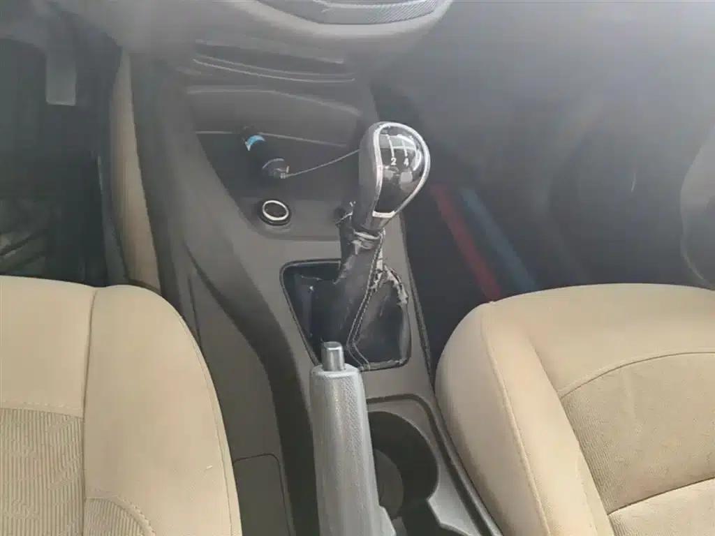 Wuling Hongguang 2014 1.5L S Standard Edition — миниатюра 14