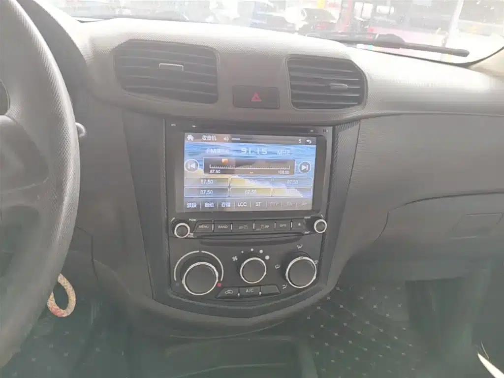 Wuling Hongguang 2014 1.5L S Standard Edition — миниатюра 13
