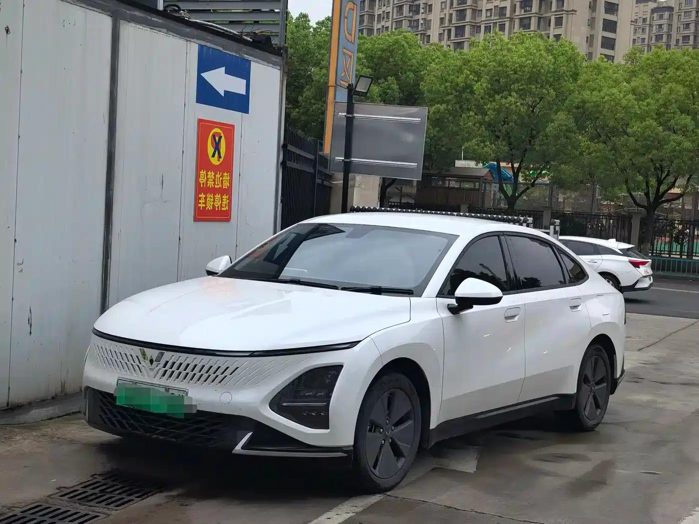 Wuling Xingguang 2023 Model 70 Standard Edition — миниатюра 1