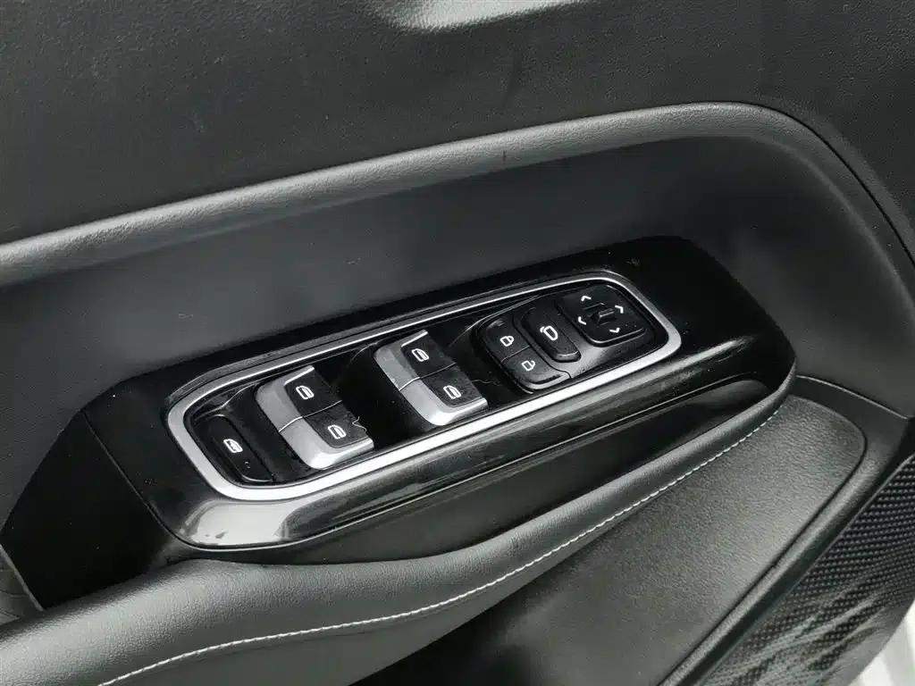 Wuling Capgemini 2020 1.5T CVT Flagship Edition — миниатюра 9