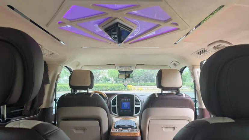 Mercedes-Benz Vito 2018 2.0T Elite Version 7 Seats China VI Emission Standard — миниатюра 25
