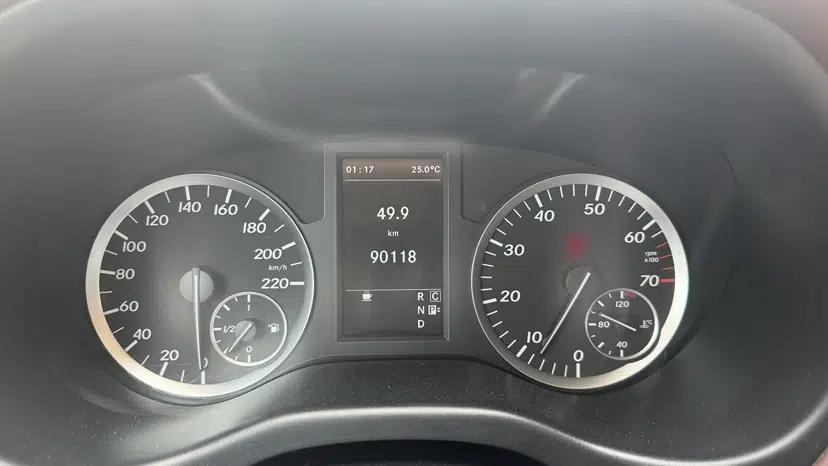 Mercedes-Benz Vito 2018 2.0T Elite Version 7 Seats China VI Emission Standard — миниатюра 10