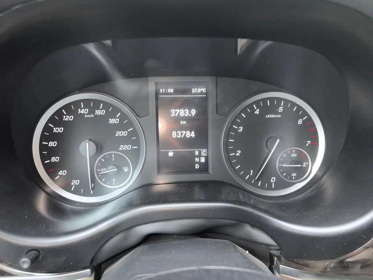 Mercedes-Benz Vito 2021 2.0T Elite Version 7 Seats — миниатюра 13