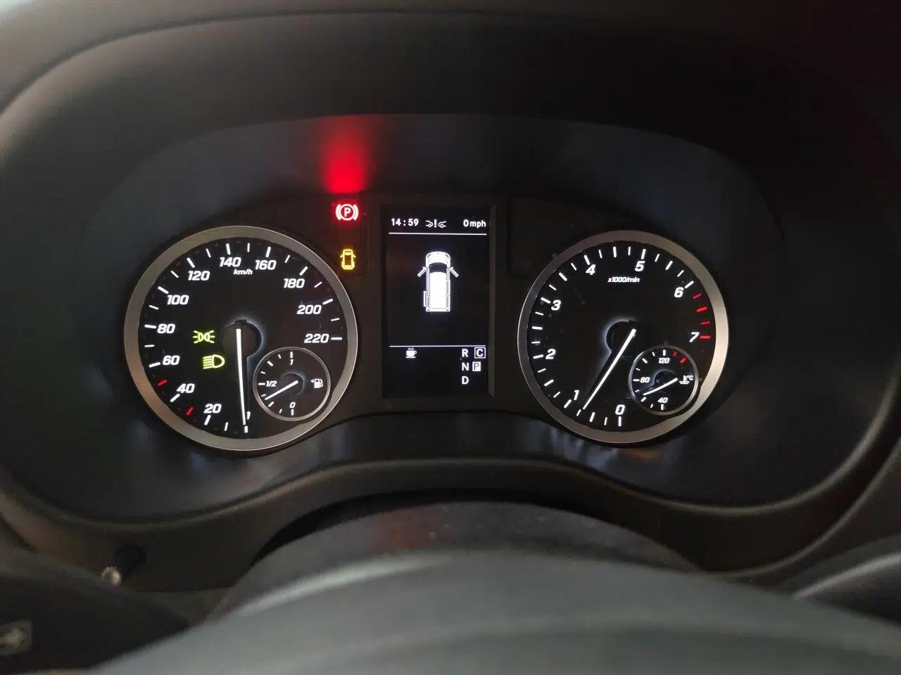 Mercedes-Benz Vito 2023 2.0T Business Version 7 Seats — миниатюра 12