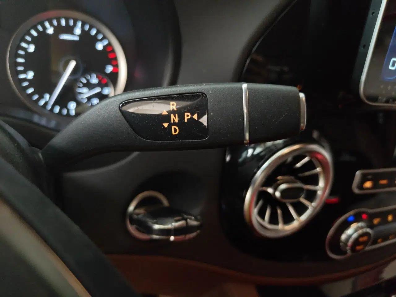 Mercedes-Benz Vito 2023 2.0T Business Version 7 Seats — миниатюра 15