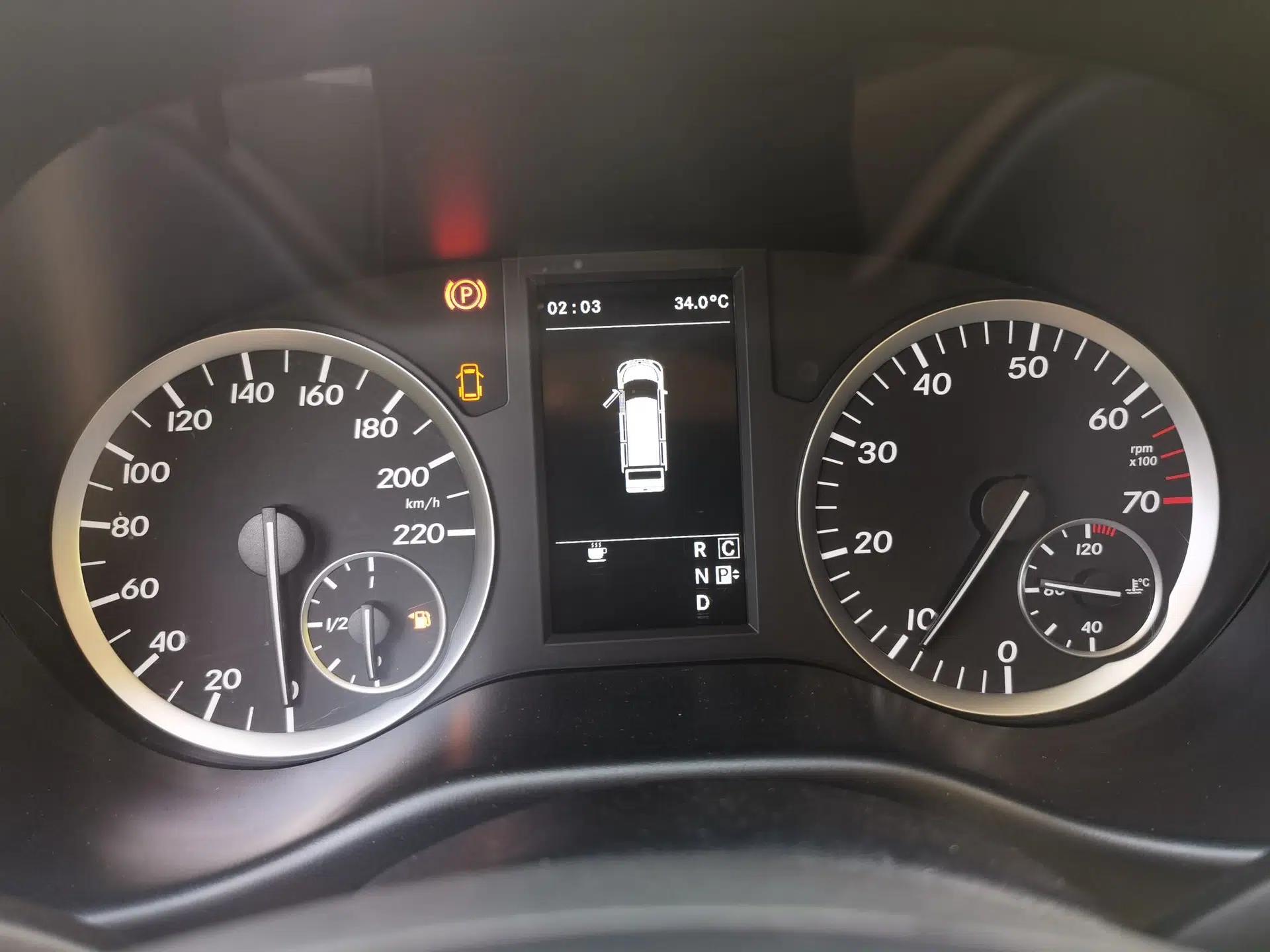 Mercedes-Benz Vito 2018 2.0T Elite Version 7 Seats China VI Emission Standard — миниатюра 12