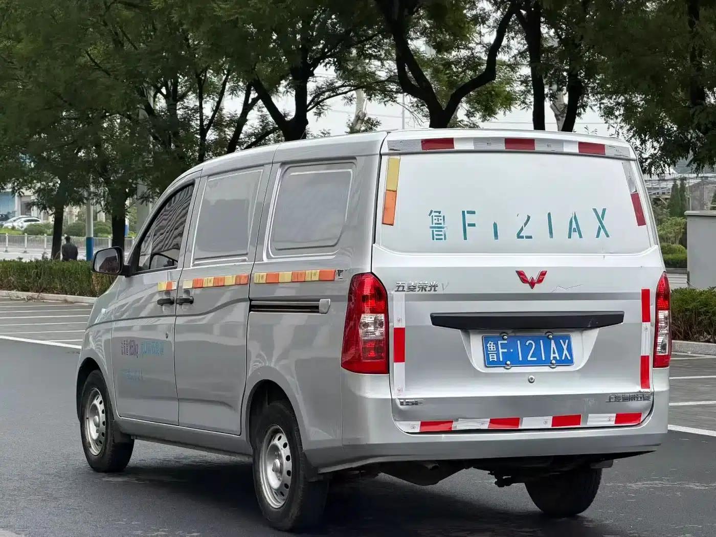 Wuling Rongguang V 2019 1.5L Van Truck - Practical Model — миниатюра 4