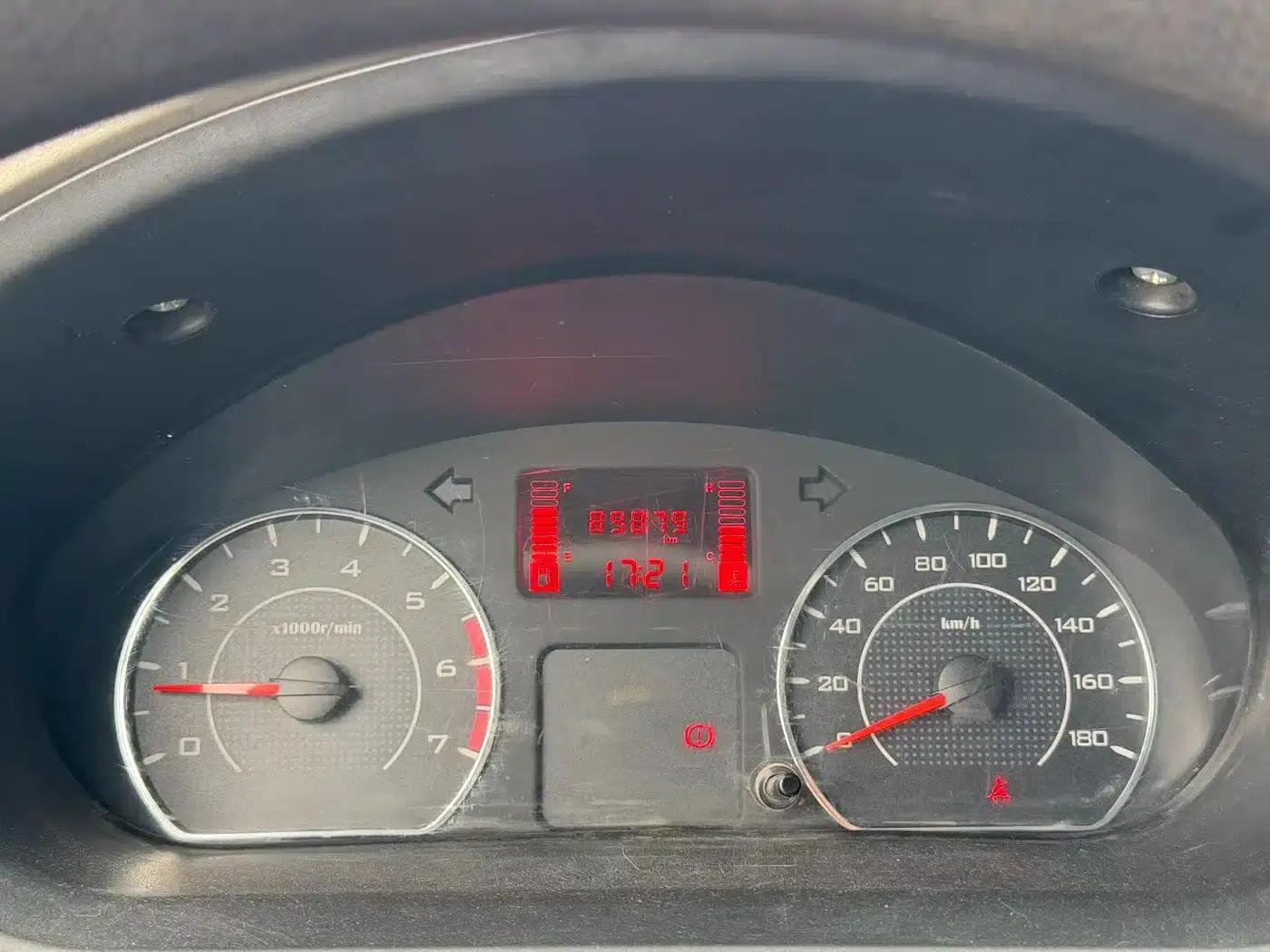 Wuling Rongguang V 2019 1.5L Van Truck - Practical Model — миниатюра 8