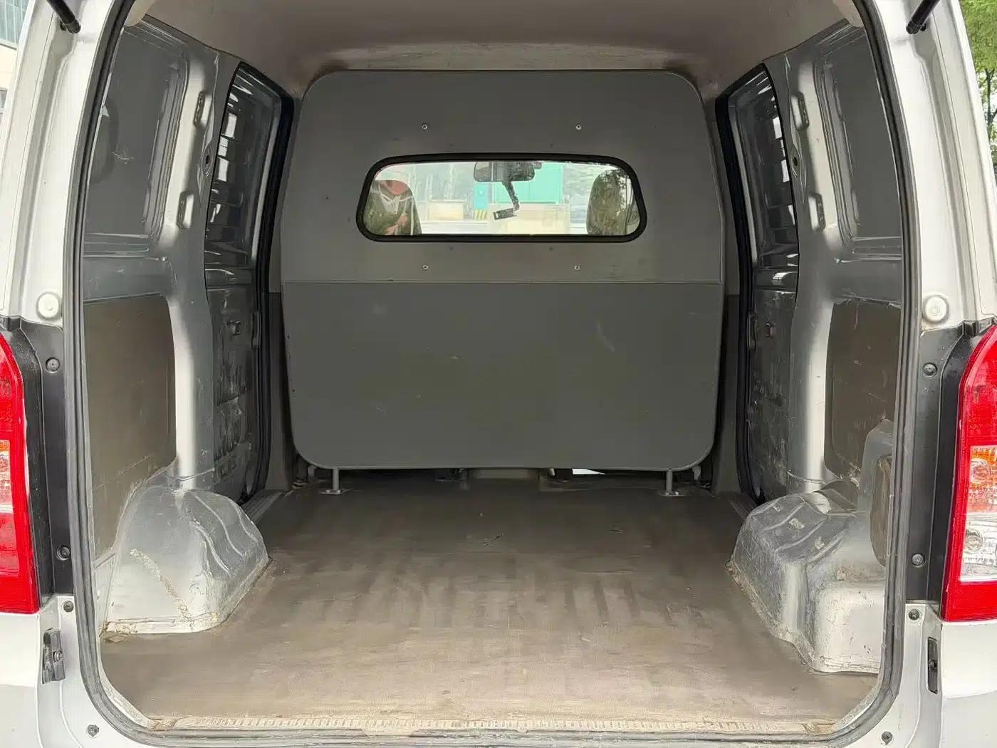 Wuling Rongguang V 2019 1.5L Van Truck - Practical Model — миниатюра 9