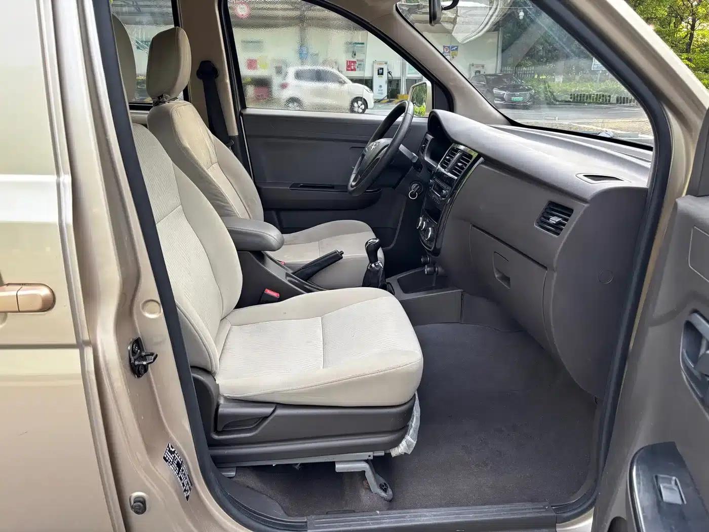 Wuling Rongguang V 2016 1.5L Standard Edition — миниатюра 11