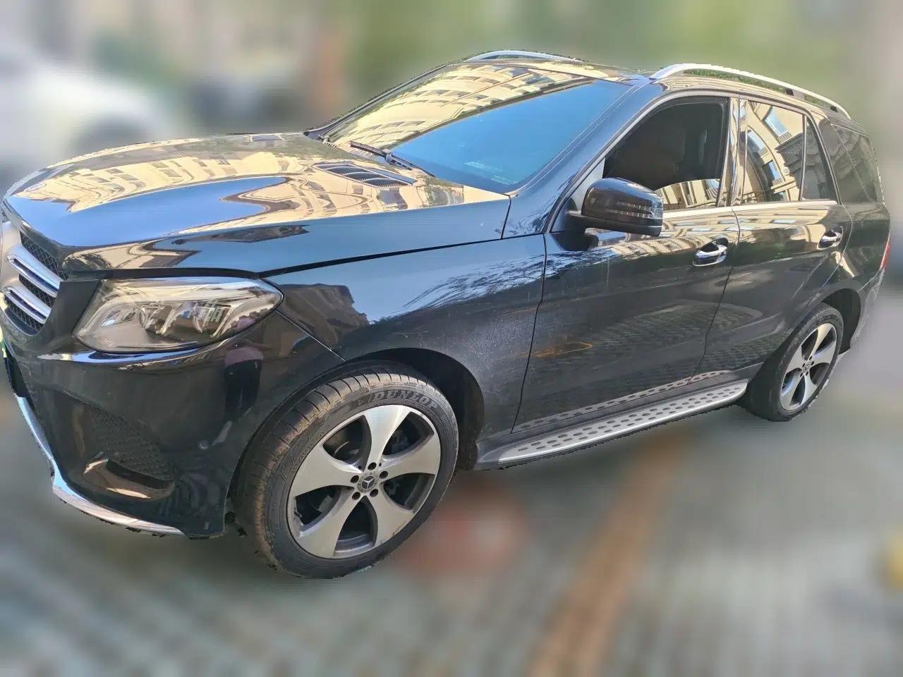 Mercedes-Benz GLE 2017 GLE 320 4MATIC Luxury Model — миниатюра 1