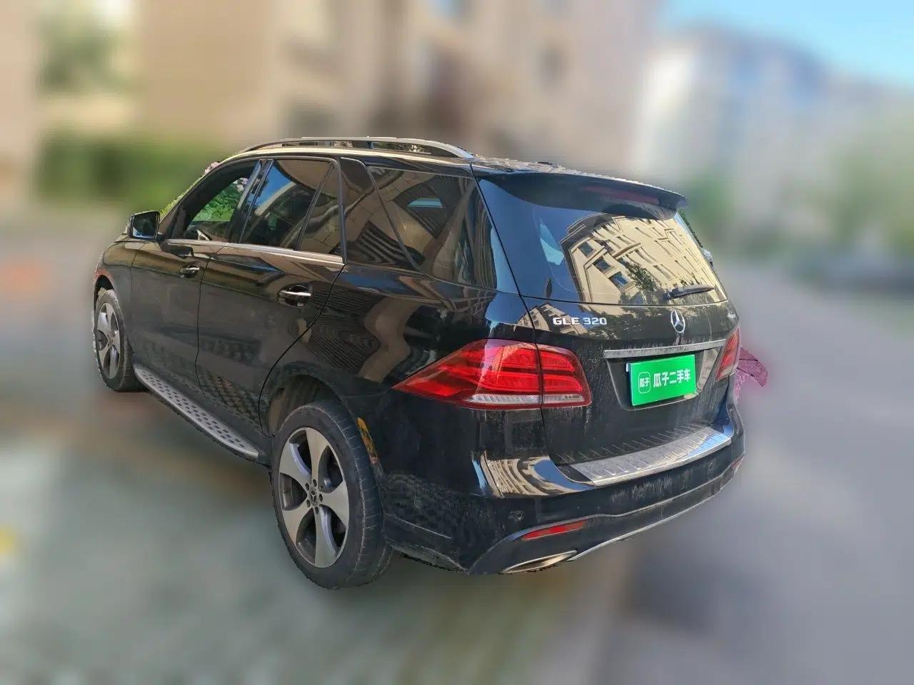 Mercedes-Benz GLE 2017 GLE 320 4MATIC Luxury Model — миниатюра 4