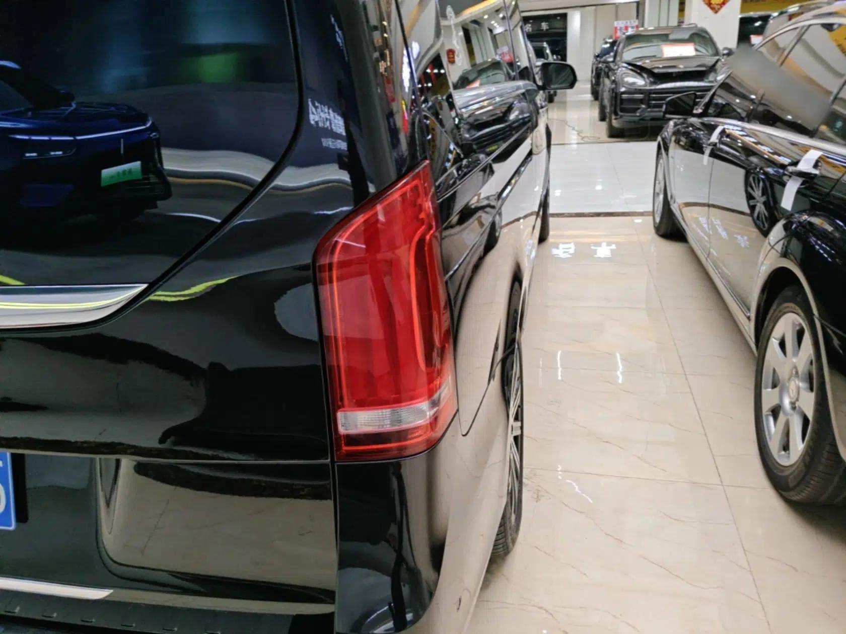 Mercedes-Benz V-Class 2021 V 260 L Long-wheelbase Luxury Edition — миниатюра 8