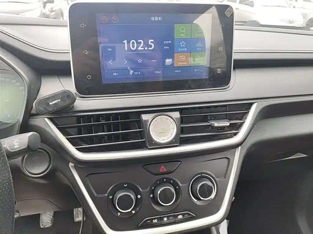 Wuling Hongguang S3 2018 1.5T Manual Comfort Model (National V Emission Standard) — миниатюра 13