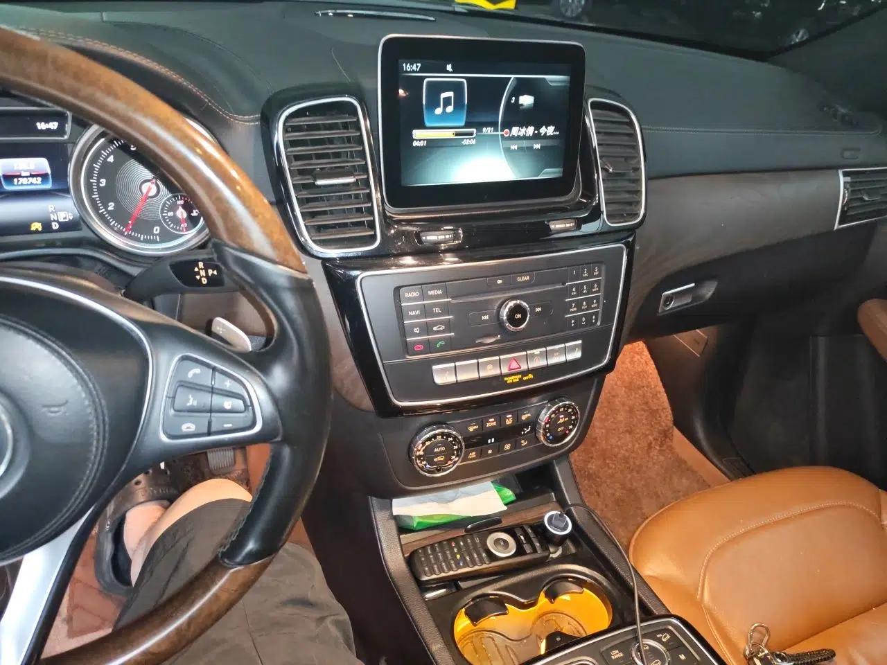 Mercedes-Benz GLS 2016 GLS 400 4MATIC Luxury Model — миниатюра 14