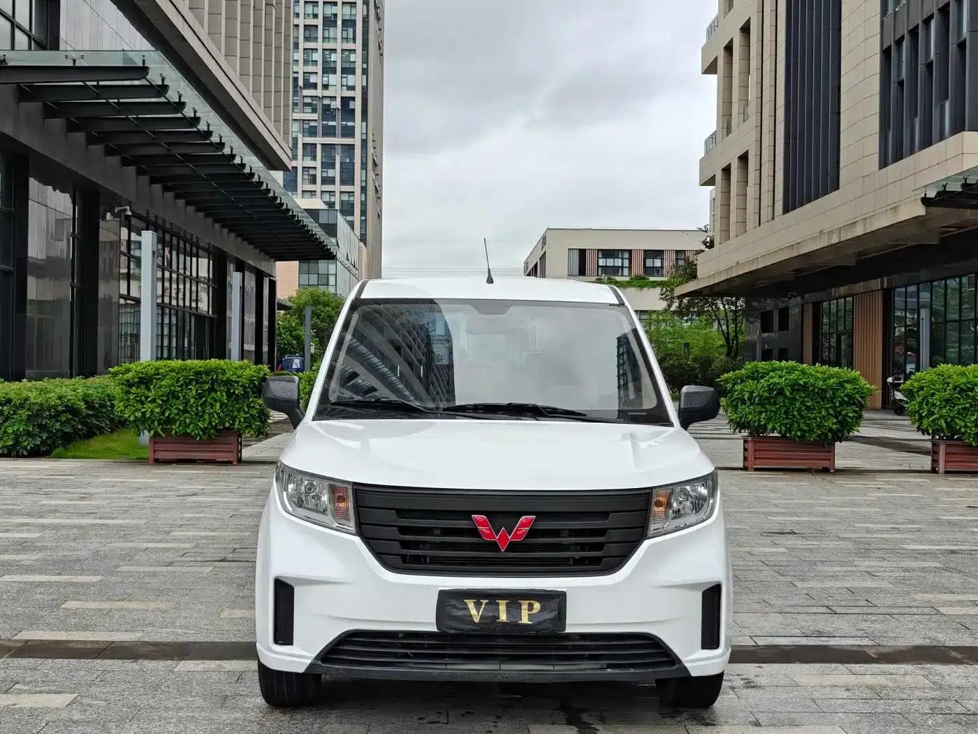Wuling Hongguang PLUS 2020 1.5L Manual Standard 5-Seater — миниатюра 1