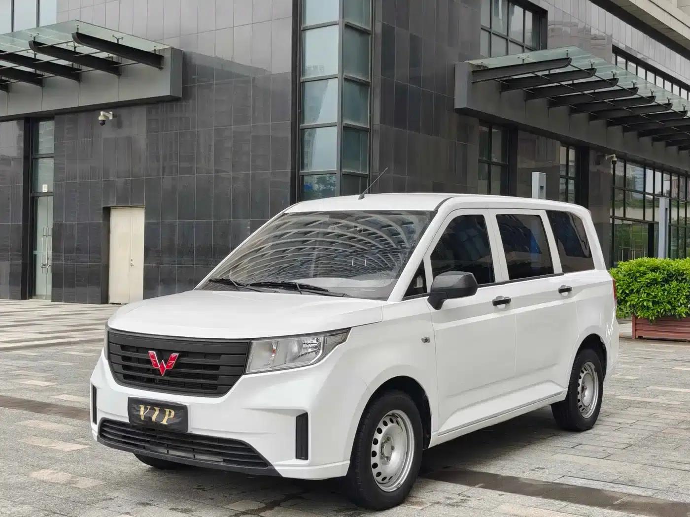 Wuling Hongguang PLUS 2020 1.5L Manual Standard 5-Seater — миниатюра 2