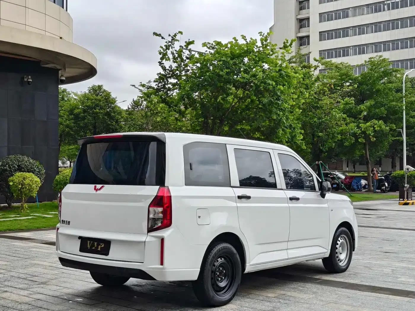 Wuling Hongguang PLUS 2020 1.5L Manual Standard 5-Seater — миниатюра 11