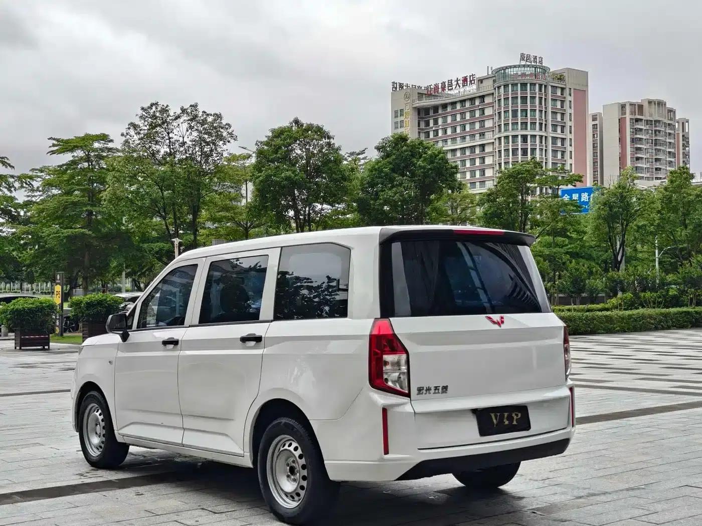 Wuling Hongguang PLUS 2020 1.5L Manual Standard 5-Seater — миниатюра 12