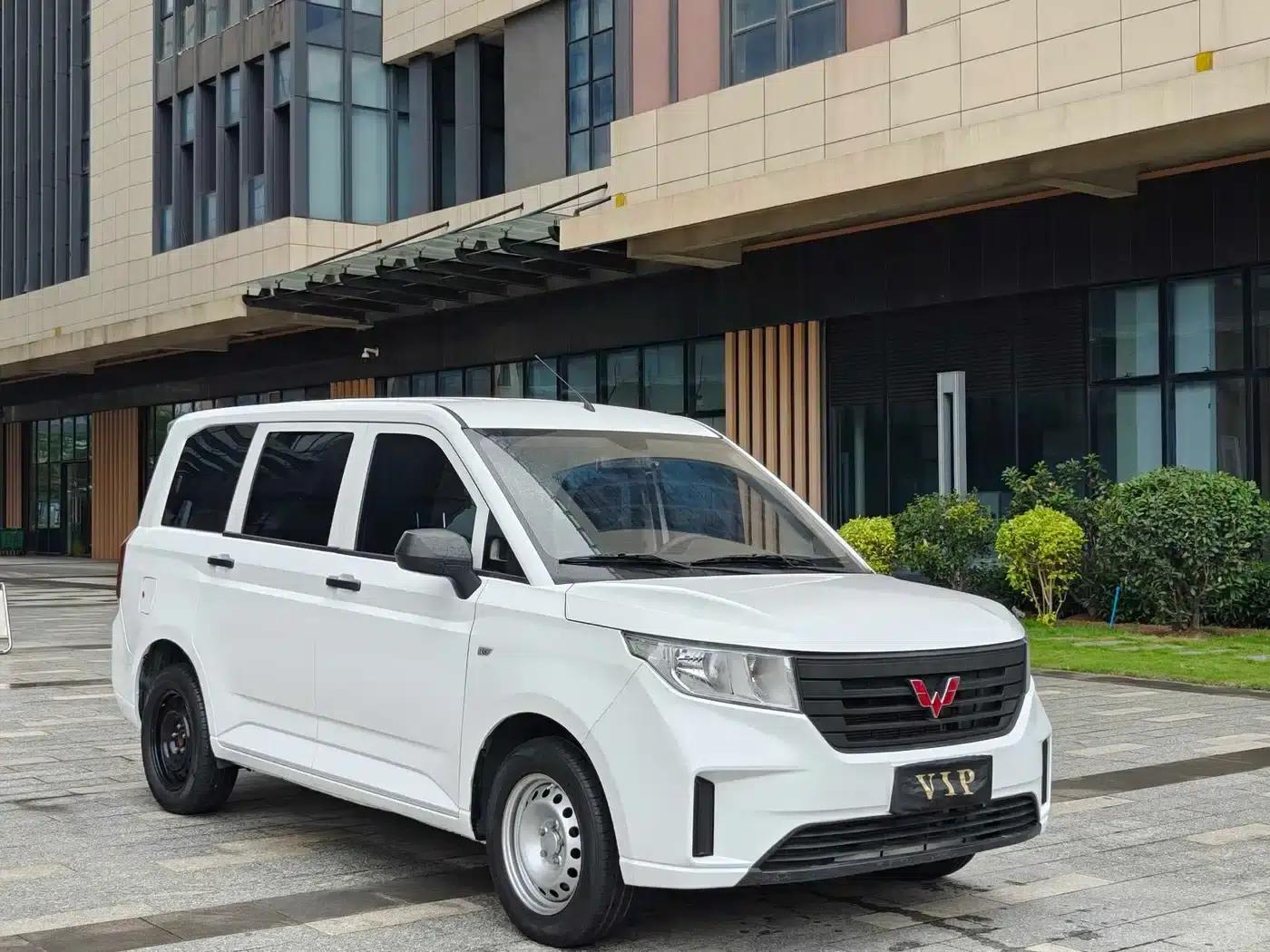 Wuling Hongguang PLUS 2020 1.5L Manual Standard 5-Seater — миниатюра 3