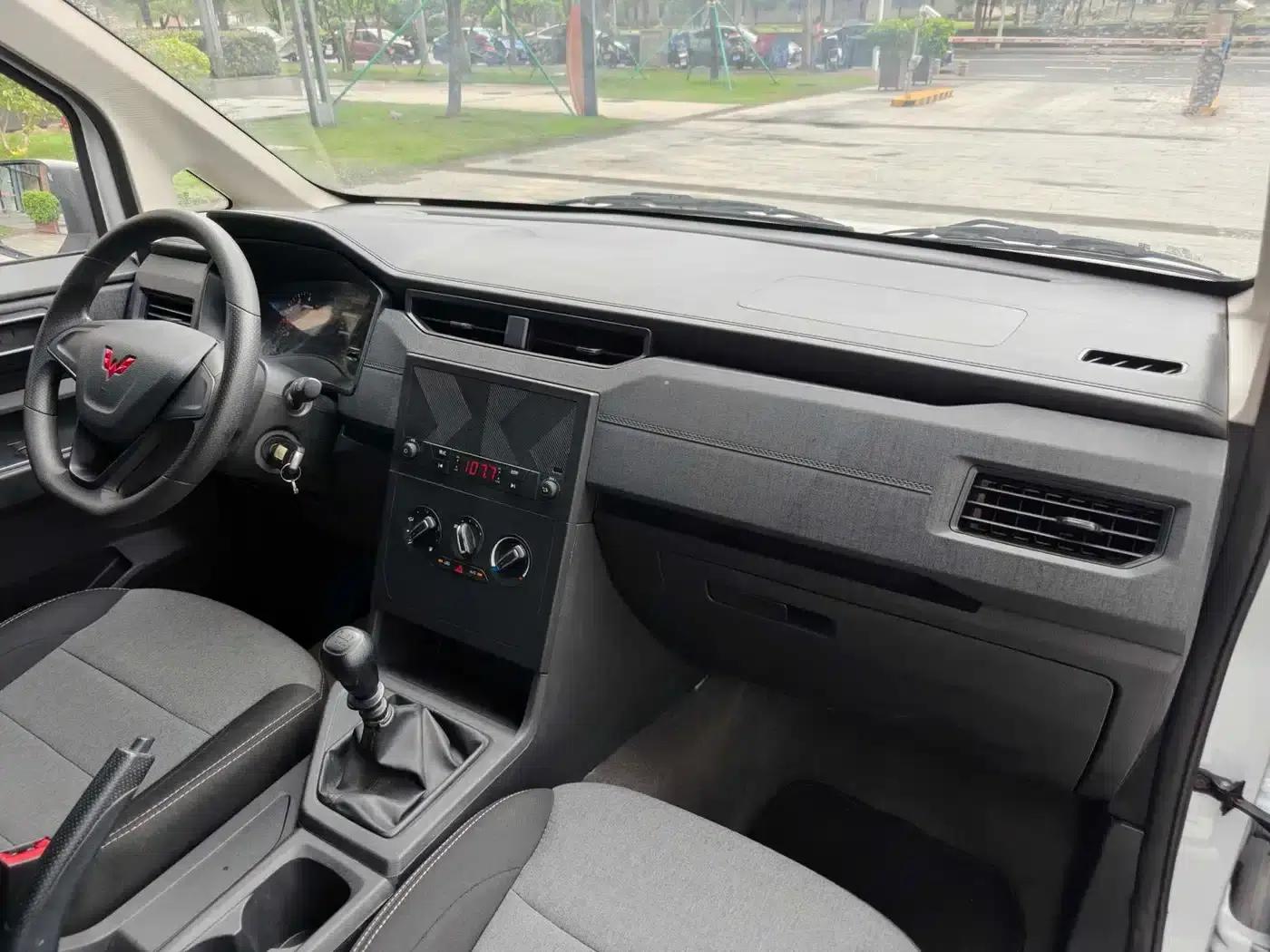 Wuling Hongguang PLUS 2020 1.5L Manual Standard 5-Seater — миниатюра 5