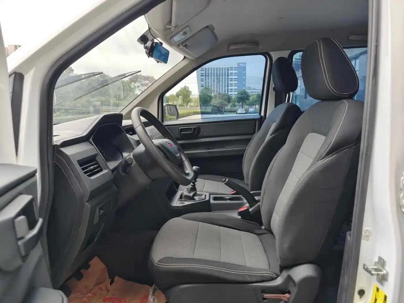 Wuling Hongguang PLUS 2020 1.5L Manual Standard 5-Seater — миниатюра 6