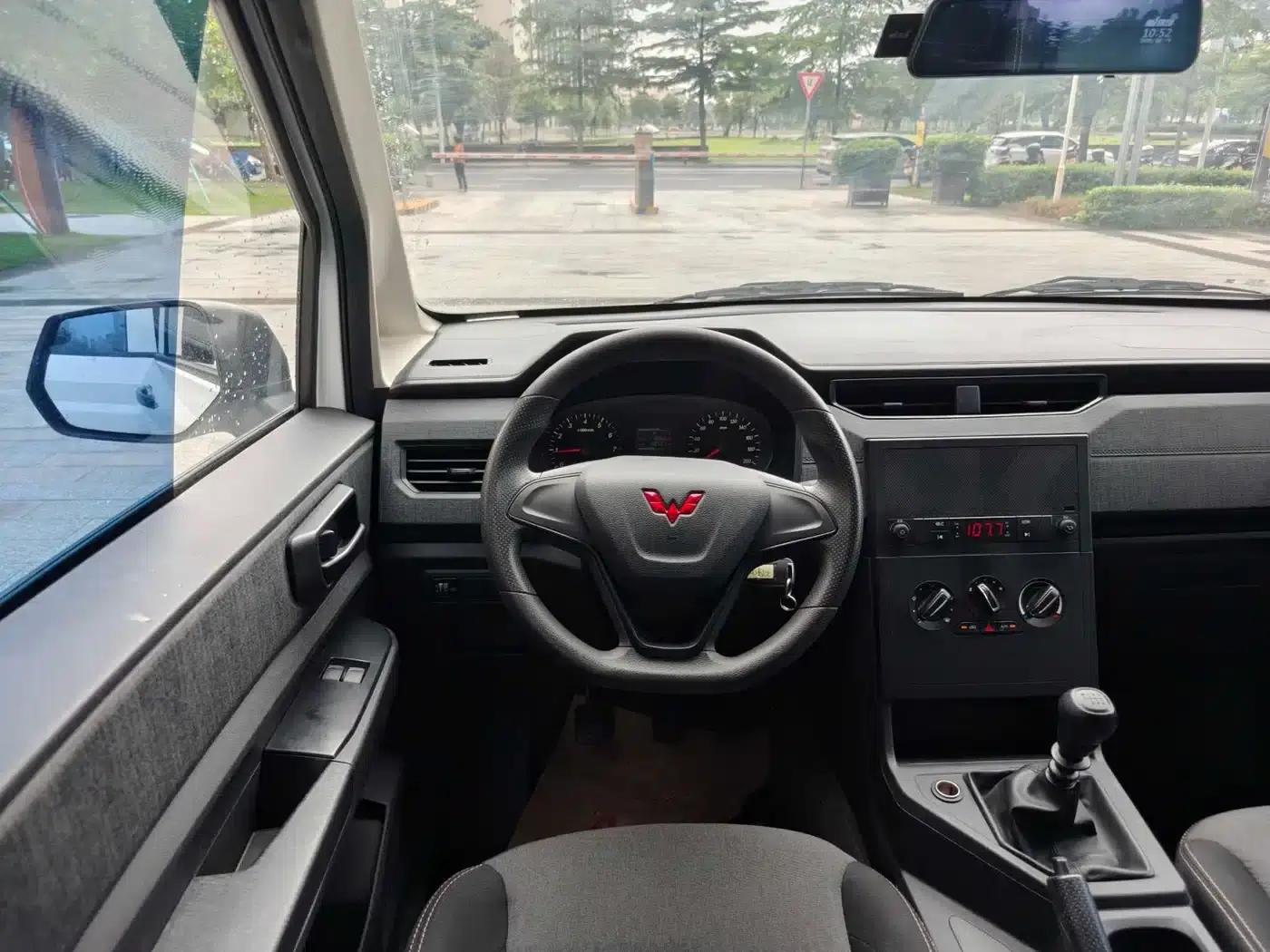Wuling Hongguang PLUS 2020 1.5L Manual Standard 5-Seater — миниатюра 8