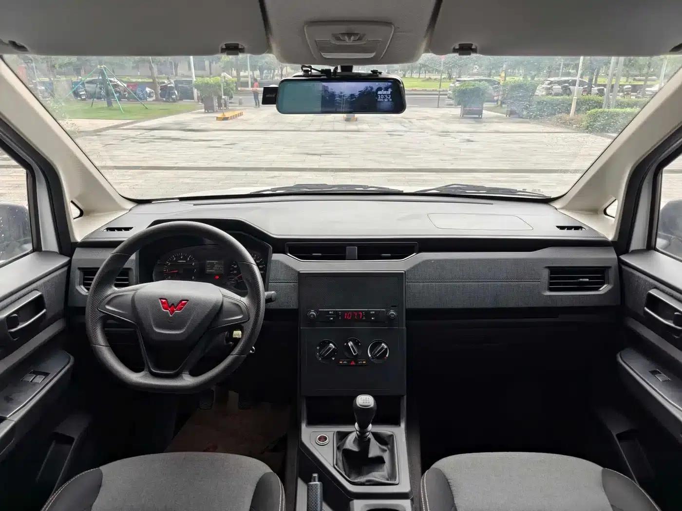 Wuling Hongguang PLUS 2020 1.5L Manual Standard 5-Seater — миниатюра 9