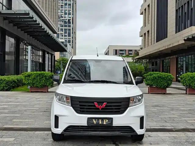Wuling Hongguang PLUS 2020 1.5L Manual Standard 5-Seater