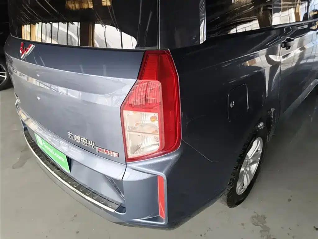 Wuling Hongguang PLUS 2020 1.5L Manual Standard 5-Seater — миниатюра 8