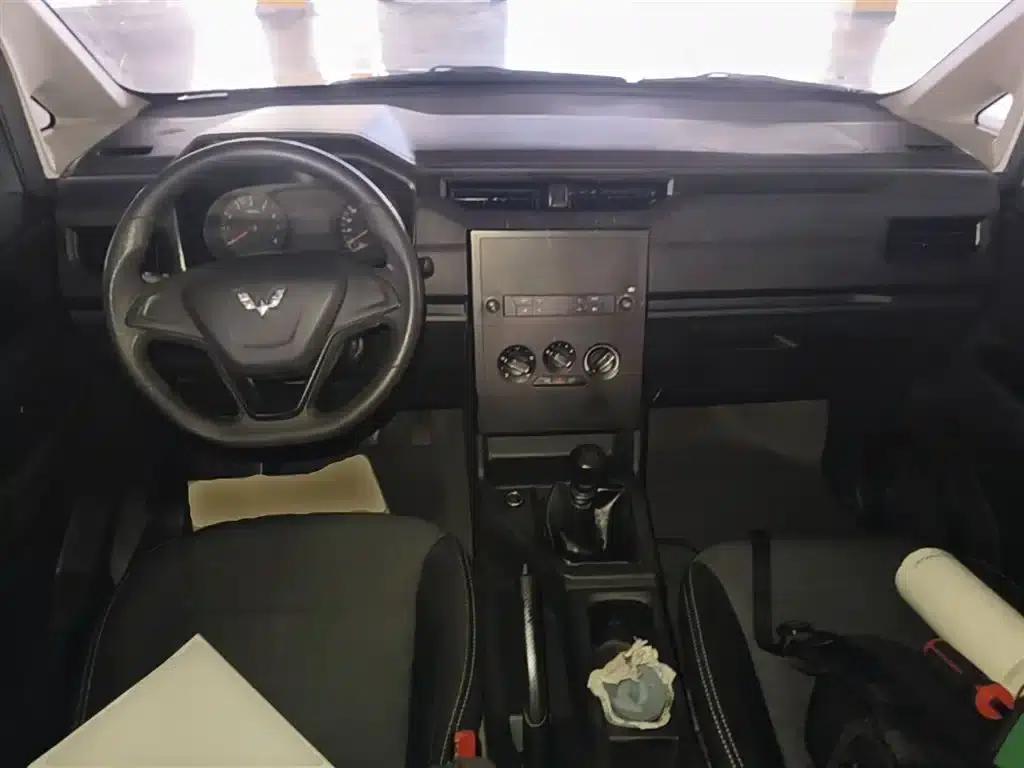 Wuling Hongguang PLUS 2020 1.5L Manual Standard 5-Seater — миниатюра 10