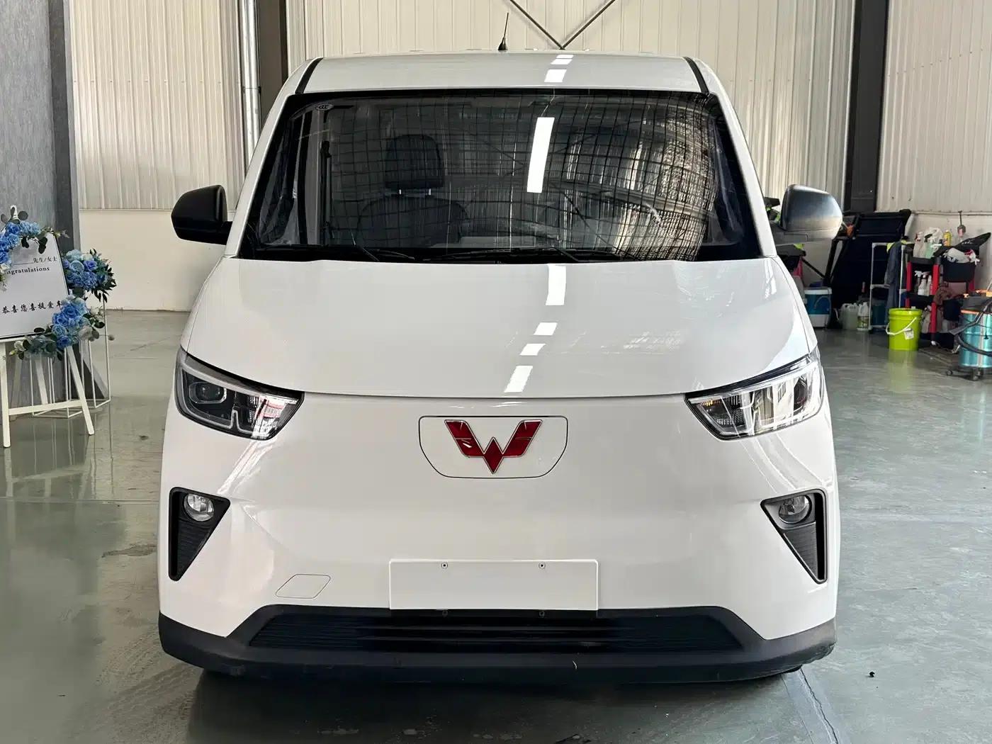 Wuling Yangguang 2024 Model 300km Comfort Edition with Closed Windows 60kW — миниатюра 2