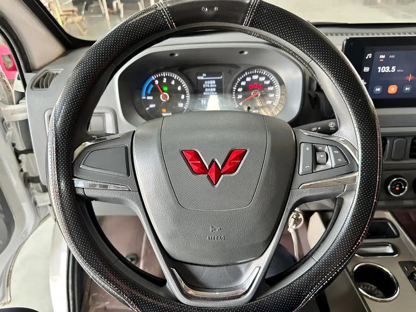 Wuling Yangguang 2024 Model 300km Comfort Edition with Closed Windows 60kW — миниатюра 12