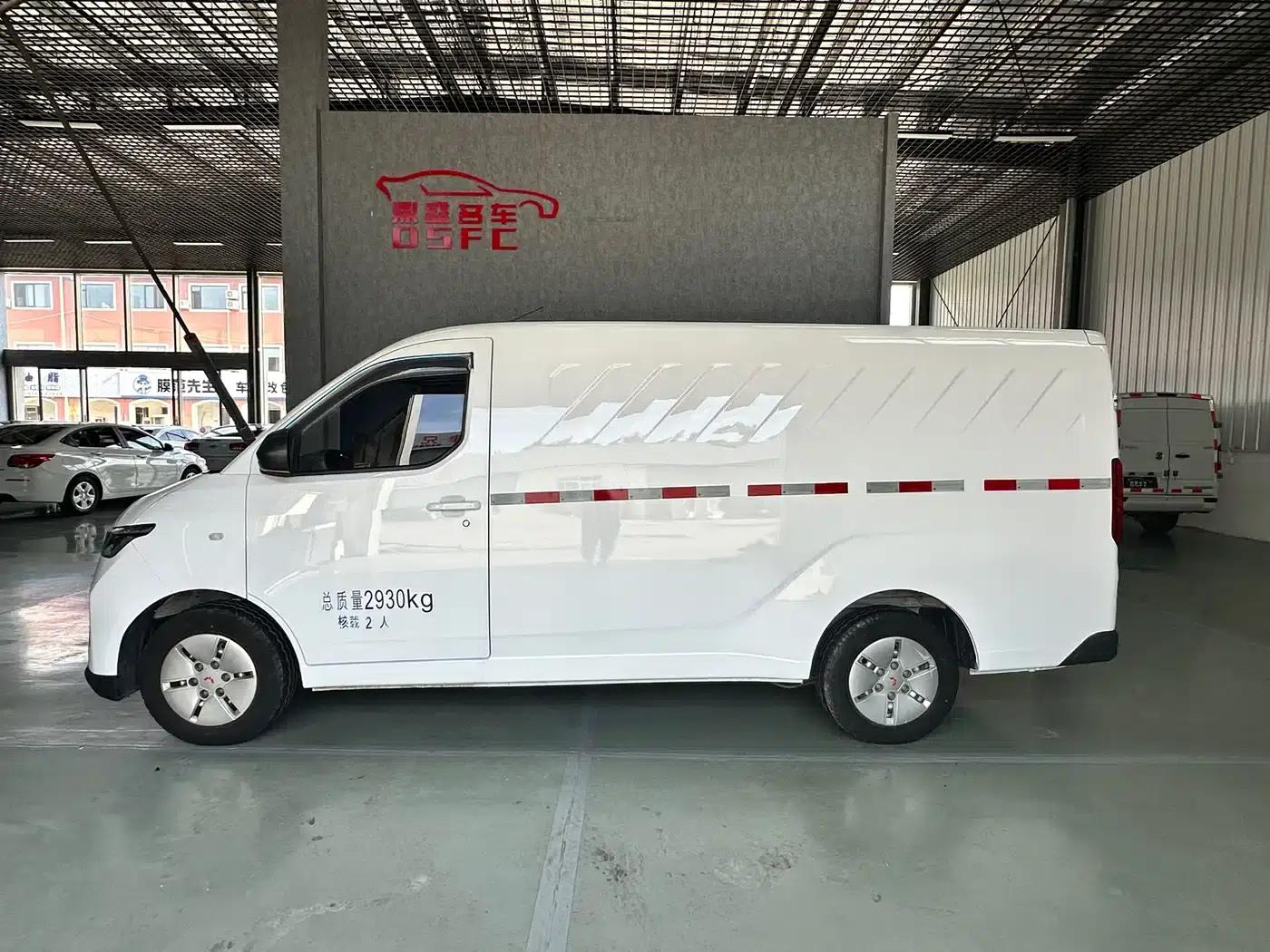 Wuling Yangguang 2024 Model 300km Comfort Edition with Closed Windows 60kW — миниатюра 4