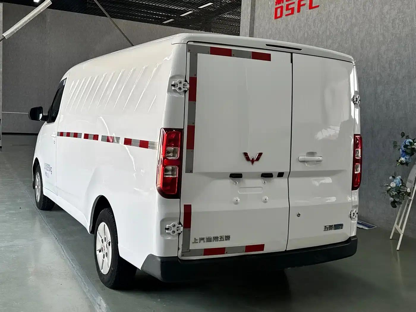 Wuling Yangguang 2024 Model 300km Comfort Edition with Closed Windows 60kW — миниатюра 5