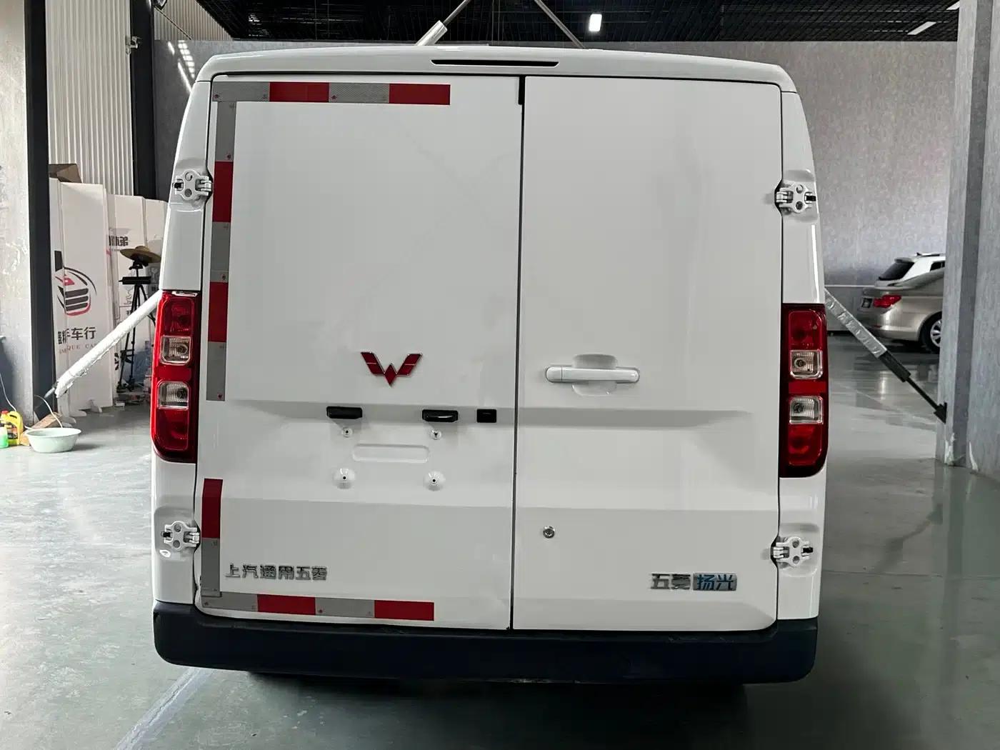 Wuling Yangguang 2024 Model 300km Comfort Edition with Closed Windows 60kW — миниатюра 6