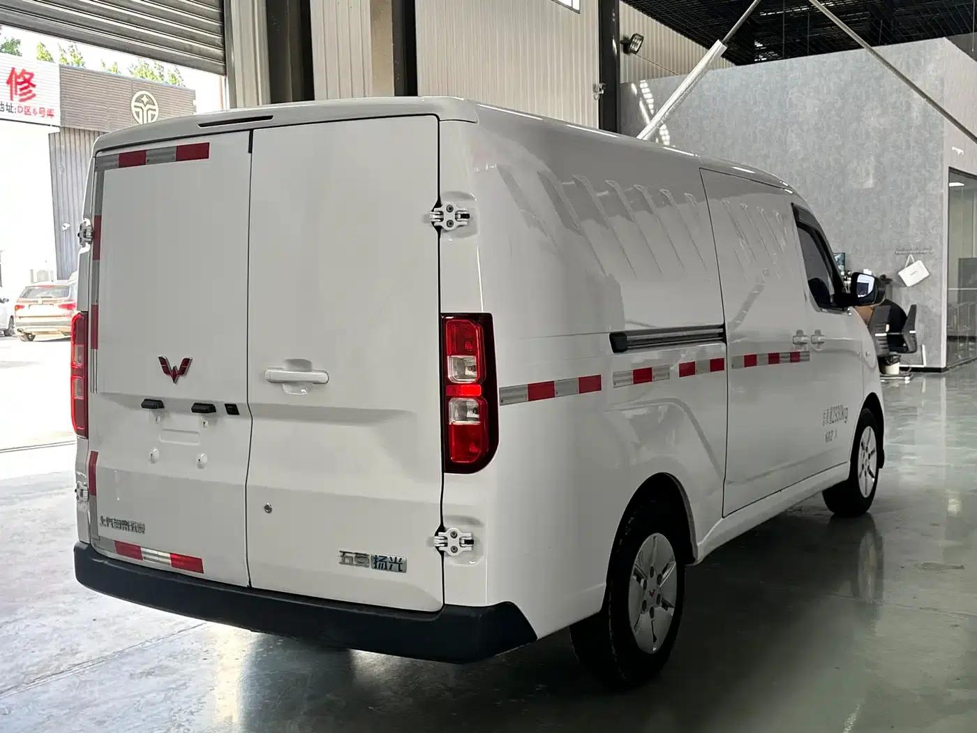 Wuling Yangguang 2024 Model 300km Comfort Edition with Closed Windows 60kW — миниатюра 7